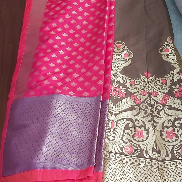 Silk lehega and choli with banarasi dupatta. Size medium. - Picture 3 of 4